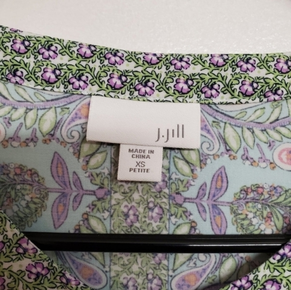J.Jill sleeveless tunic top. Extra small petite. Like new. Paisley. Floral. Tank - Picture 2 of 6